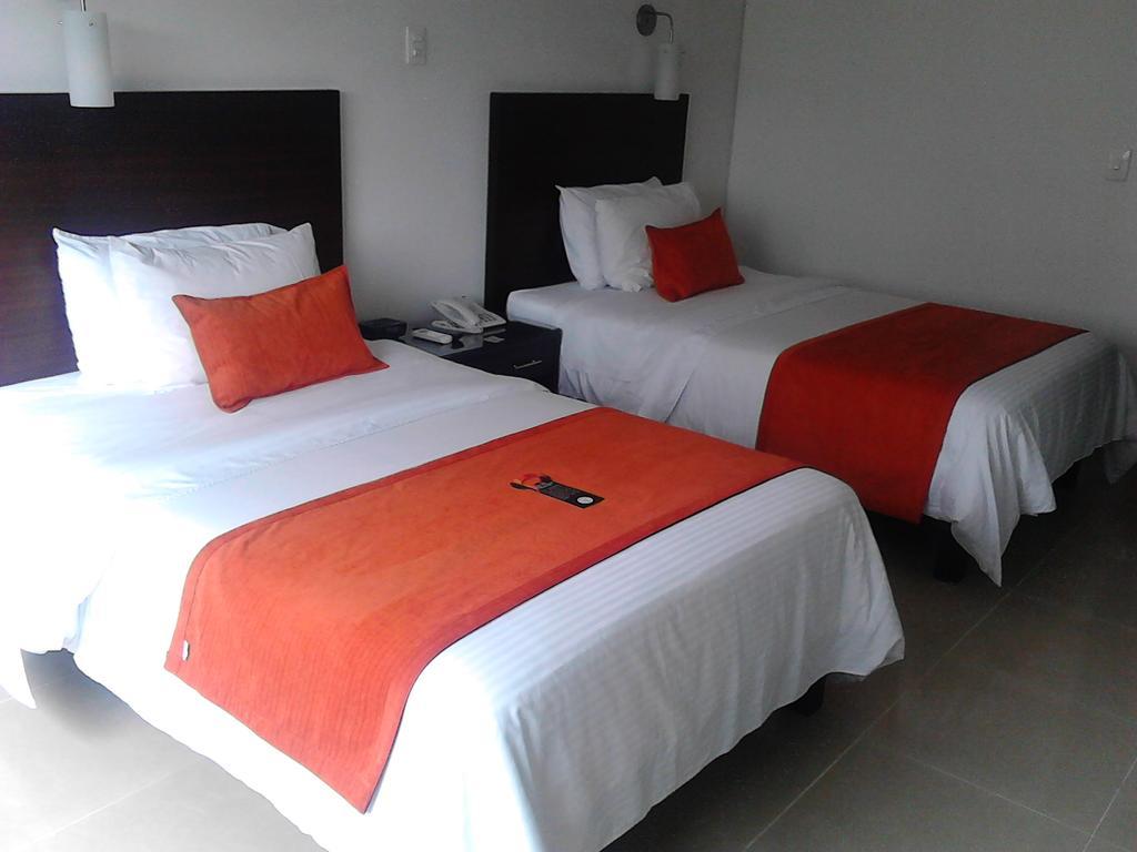Hotel Pinares Plaza Pereira Exterior foto